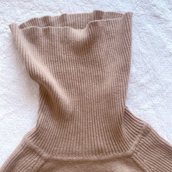 Michaell Michael Kors knit tan turtleneck - Picture 9 of 11